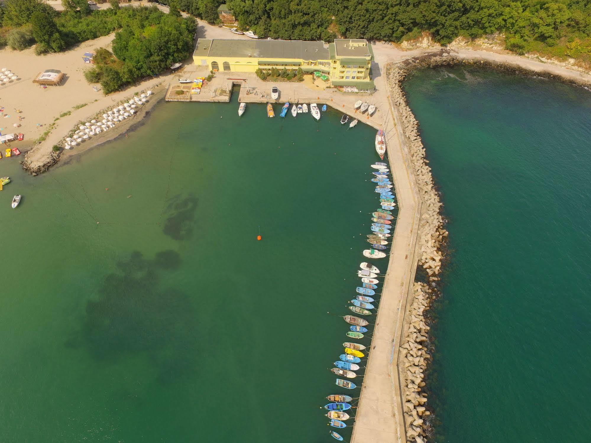 Hotel Marina Китен Экстерьер фото